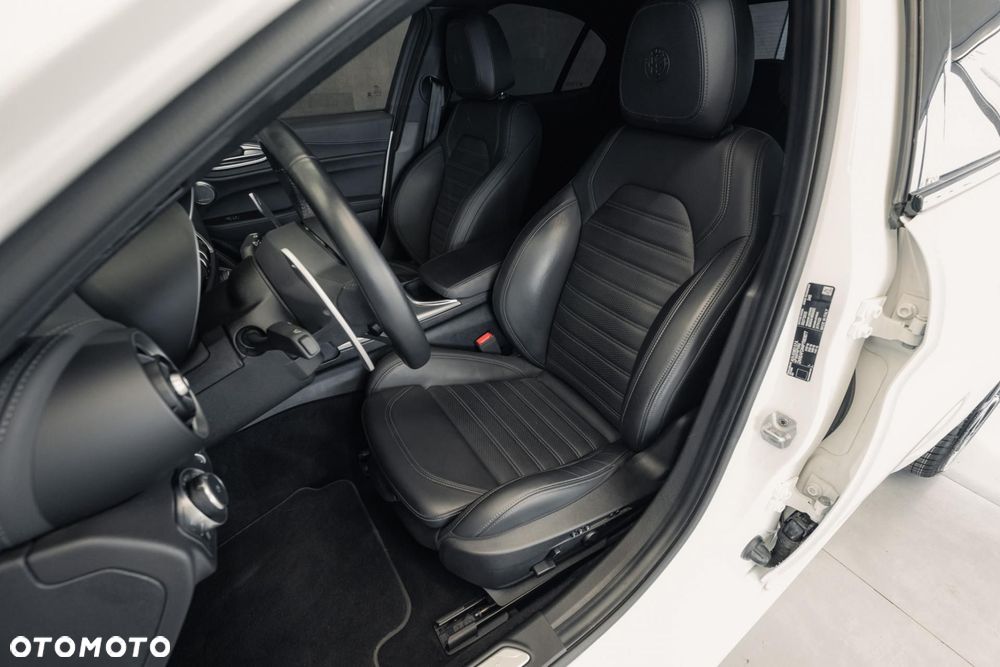 Alfa Romeo Giulia 2.0 Turbo Veloce Q4 - 13