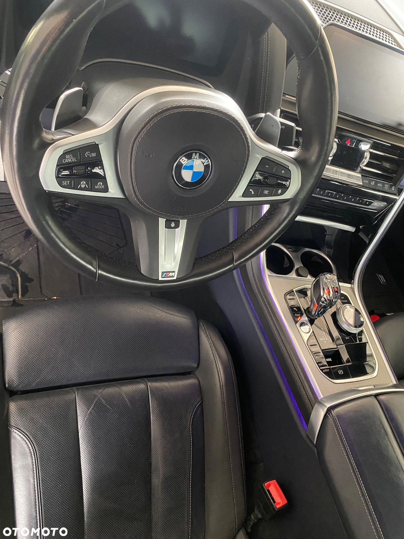 BMW Seria 8 - 18