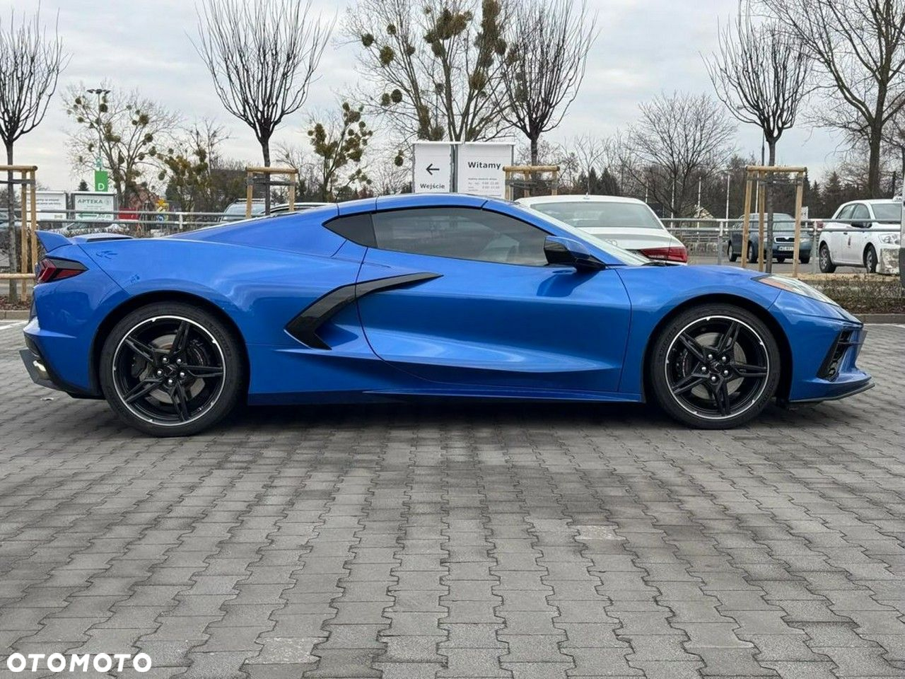 Chevrolet Corvette - 11
