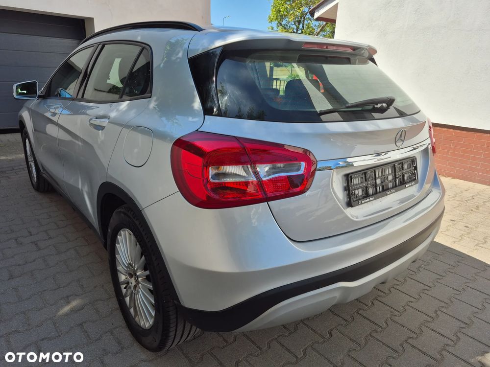 Mercedes-Benz GLA 180 Style - 14