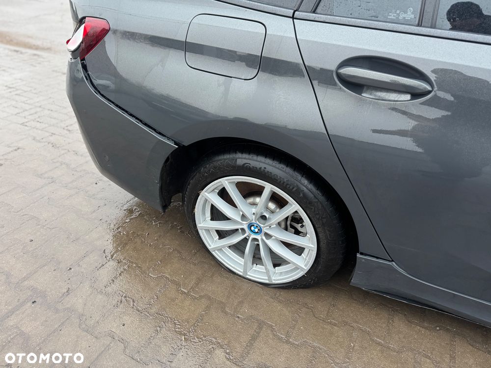 BMW Seria 3 320e PHEV sport - 32