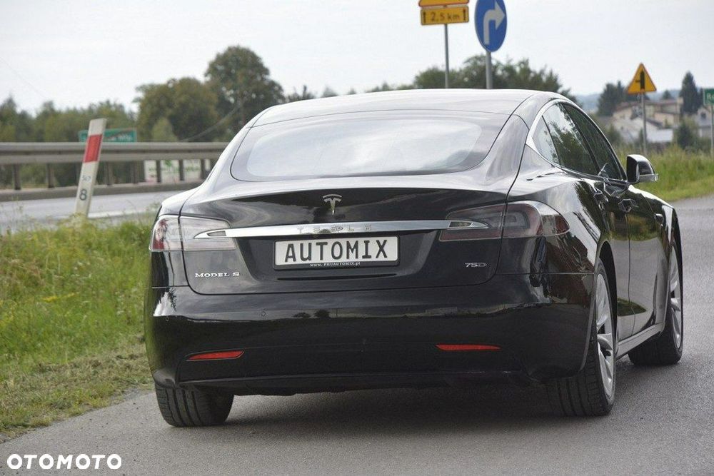 Tesla Model S - 8