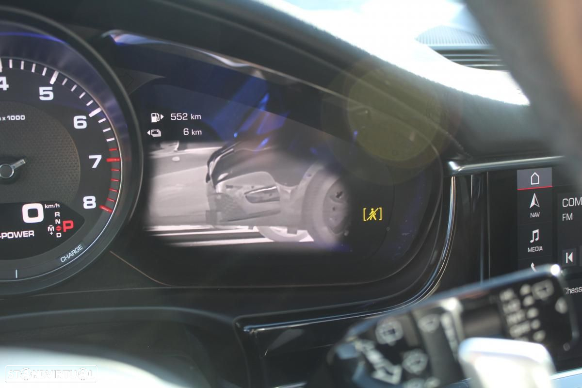 Porsche Panamera Sport Turismo 4 E-Hybrid - 45