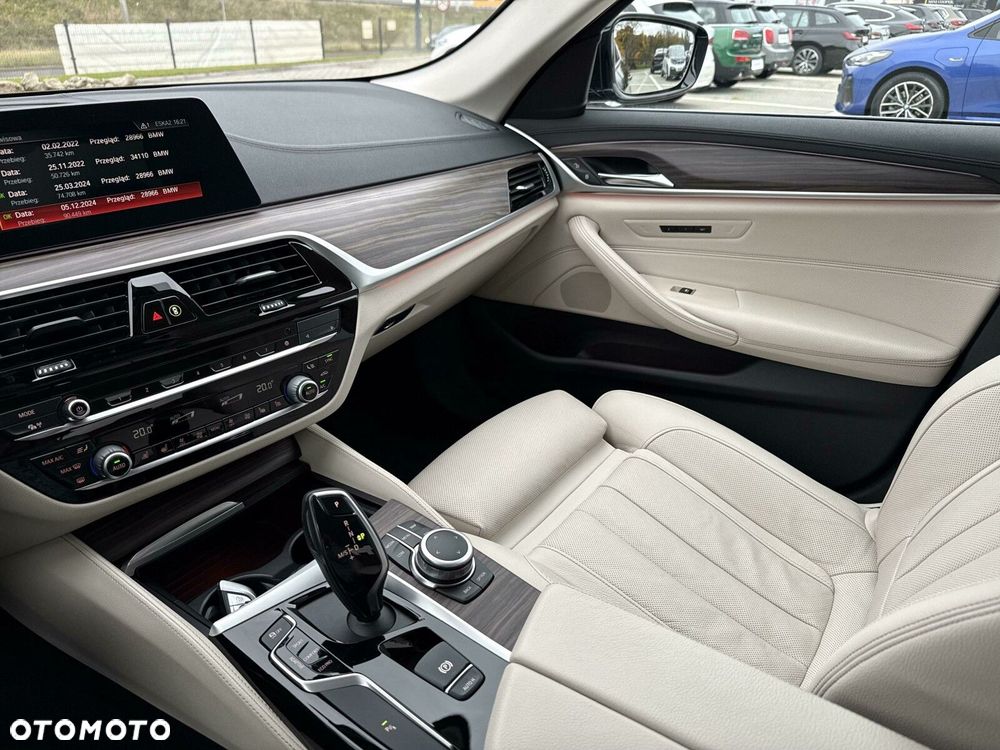 BMW Seria 5 530i xDrive Luxury Line - 32