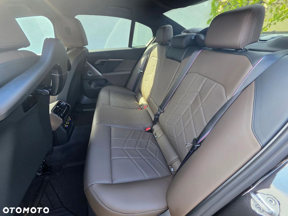 BMW Seria 5 540d xDrive mHEV M Sport - 16