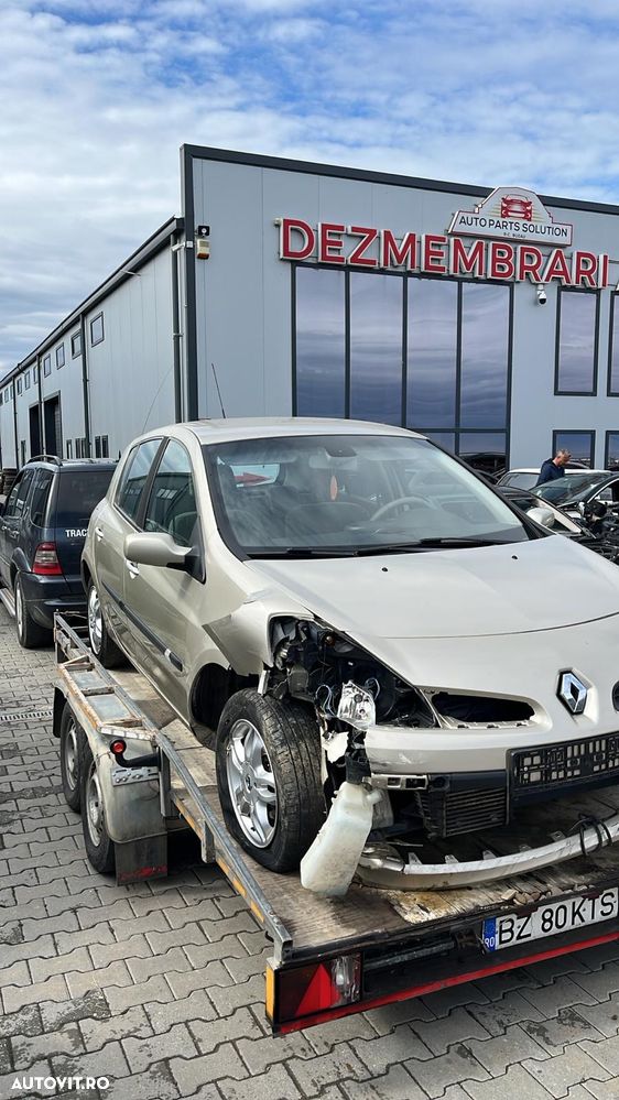 Dezmembram Renault Megane 3 1.5D din 2006 - 3