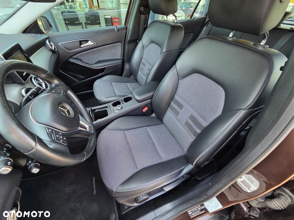 Mercedes-Benz GLA 200 7G-DCT Style - 25