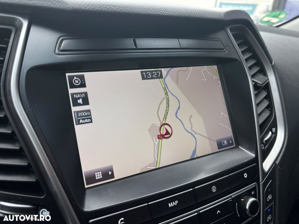 Hyundai Grand Santa Fe - 21