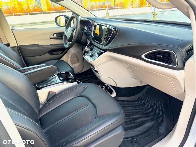 Chrysler Pacifica - 24