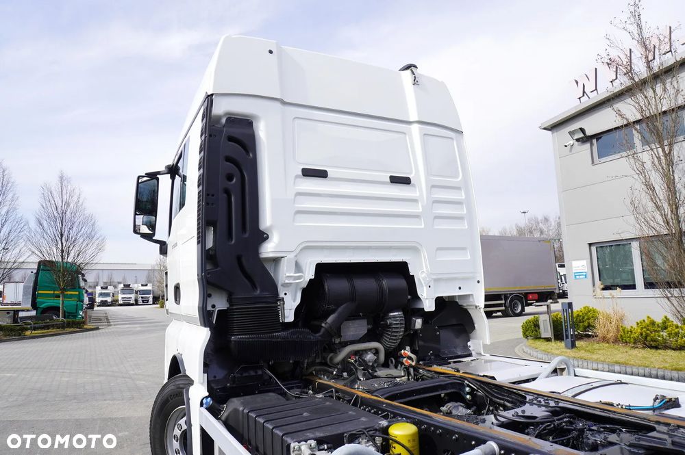 MAN TGX 35.580 8x4-4 / rama 830 cm / oś skrętna / 260 tys. km - 10
