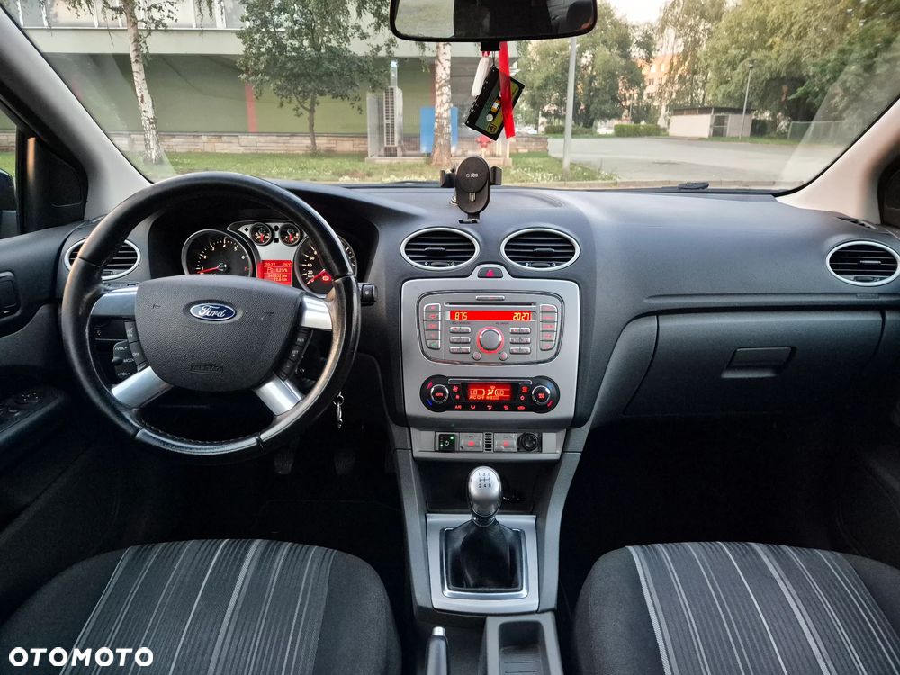 Ford Focus 1.8 FF Trend - 11