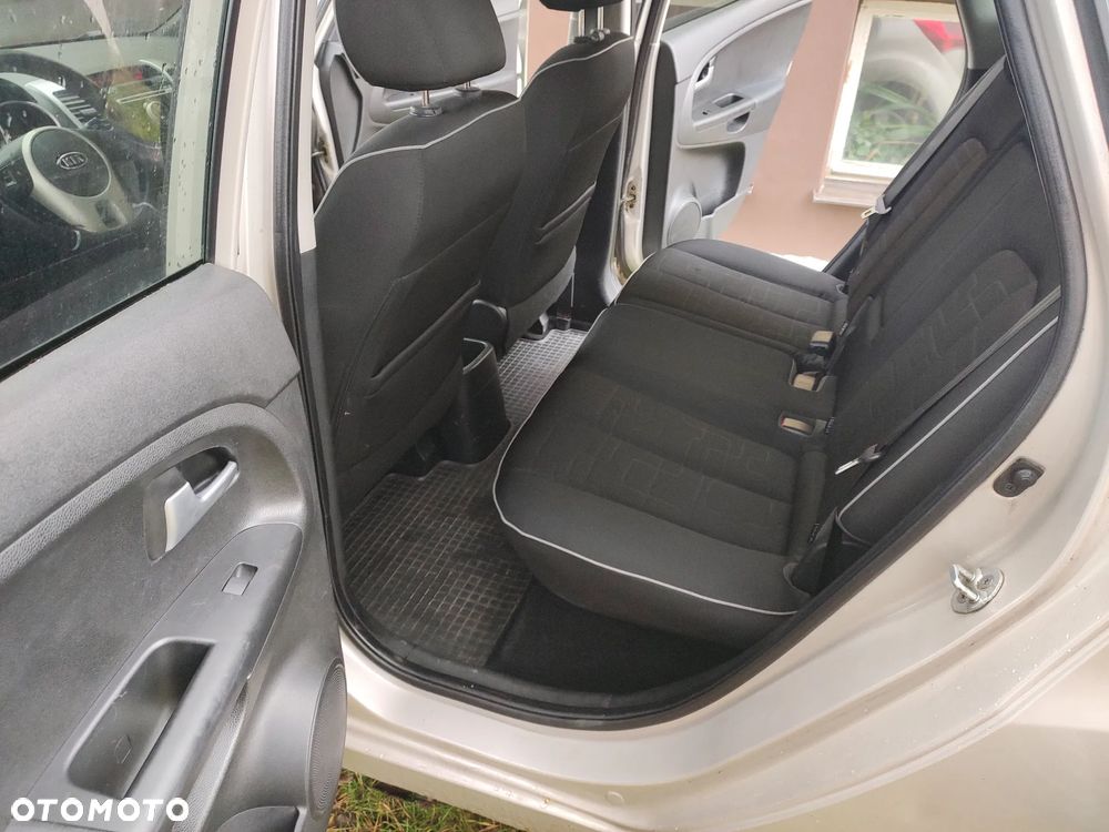 Kia Venga 1.4 L - 11