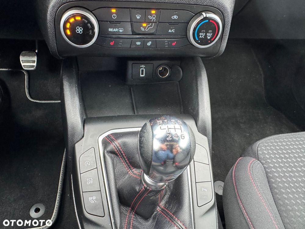 Ford Focus 1.5 EcoBlue Start-Stopp-System ST-LINE DESIGN - 26