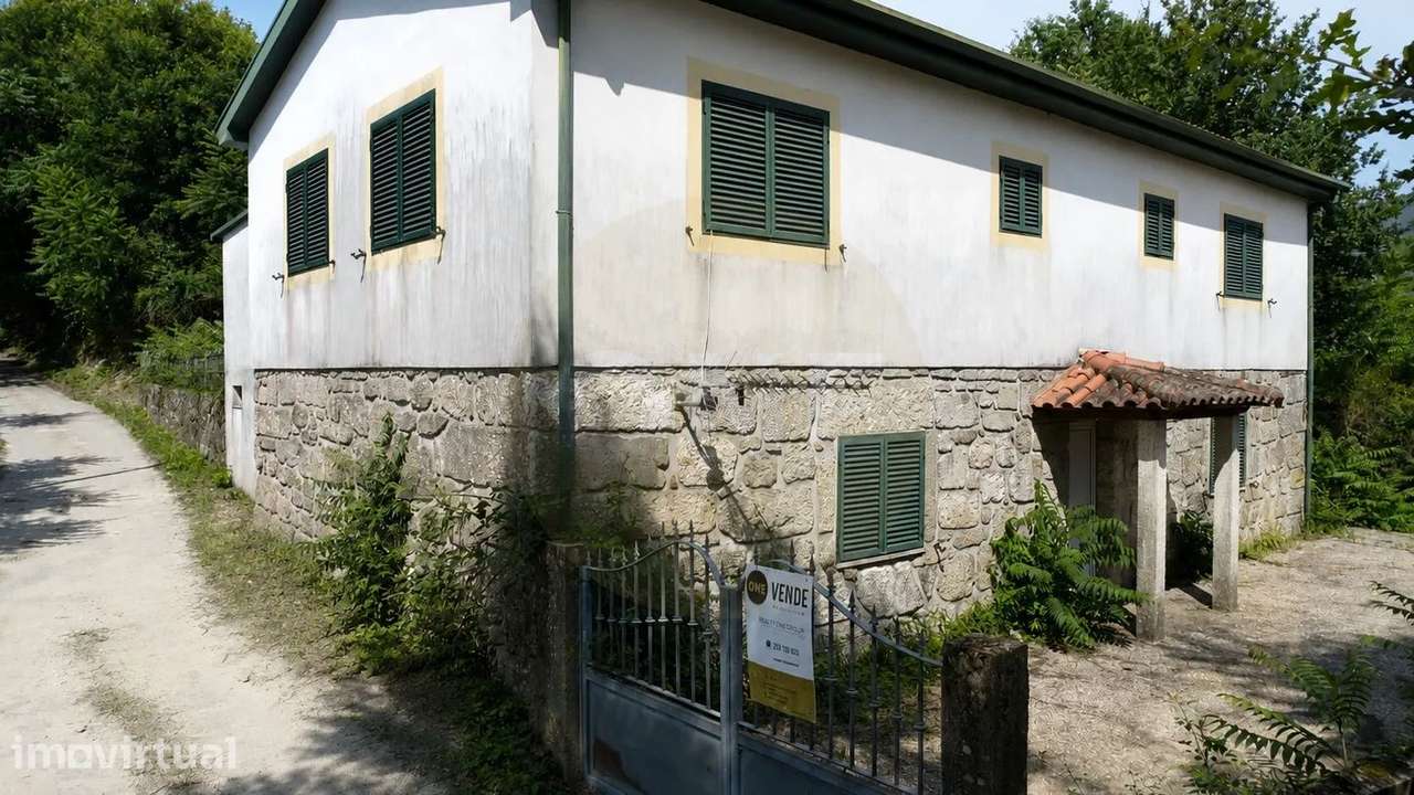 Moradia T4 com 3.600 m² de terreno em Valbom São Pedro, Vila Verde - Grande imagem: 2/16