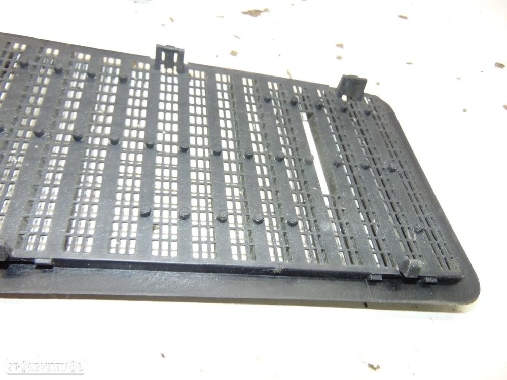 Volvo 340 grelha capot - 4