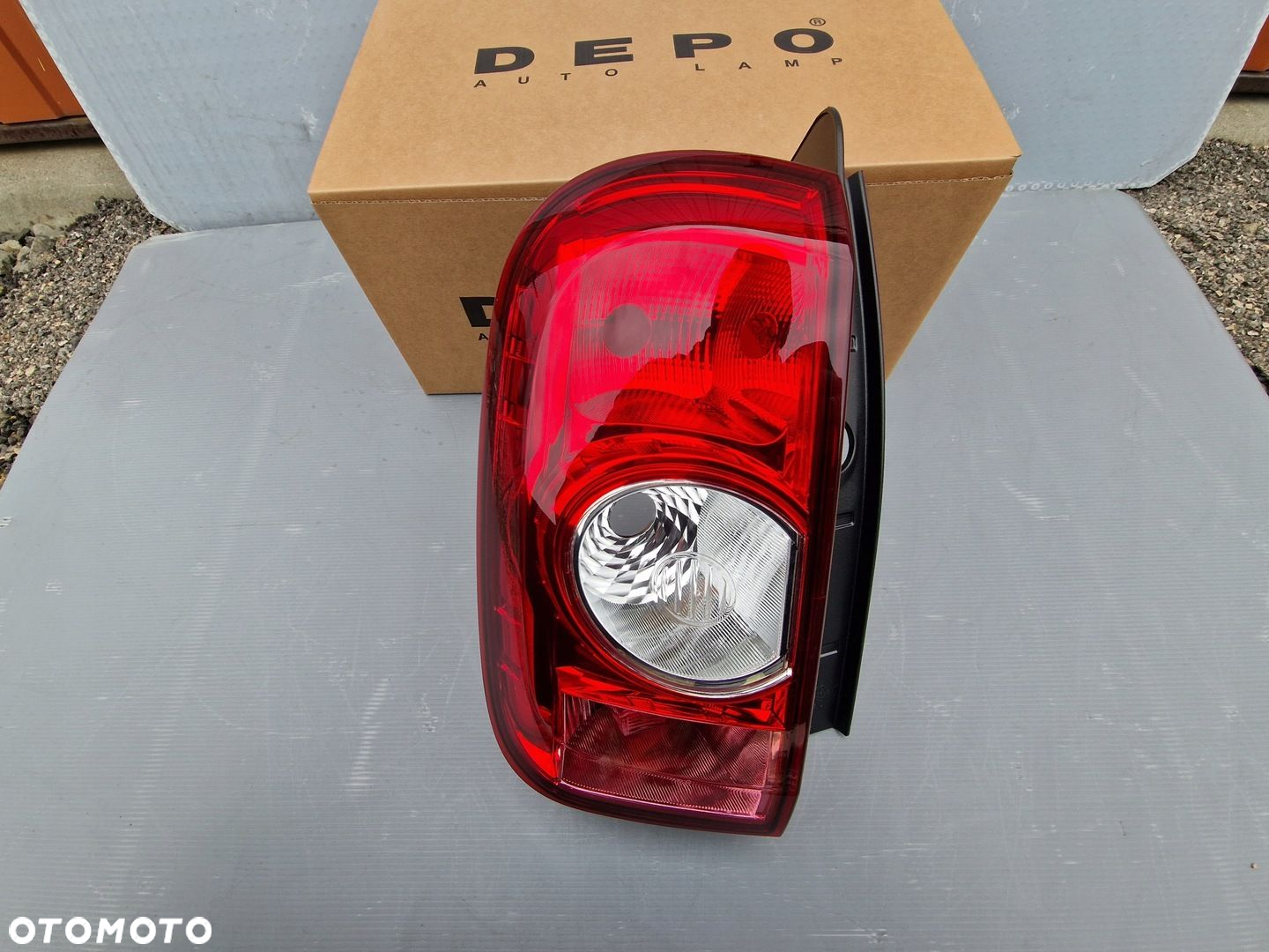DACIA DUSTER 1 I LAMPA TYLNA LEWA TYŁ 2010-2017 NOWA DEPO - 2
