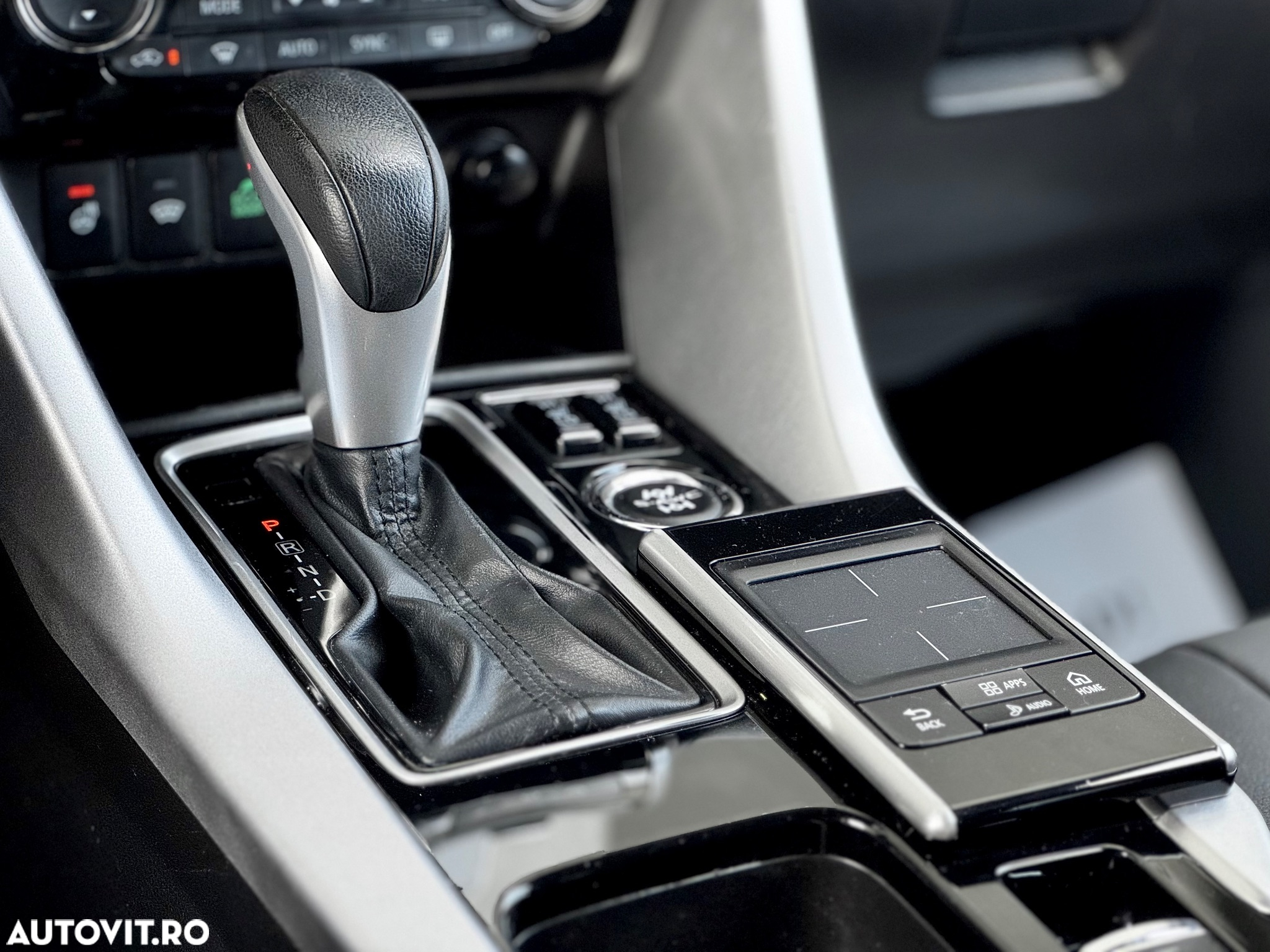 Mitsubishi Eclipse-Cross - 16