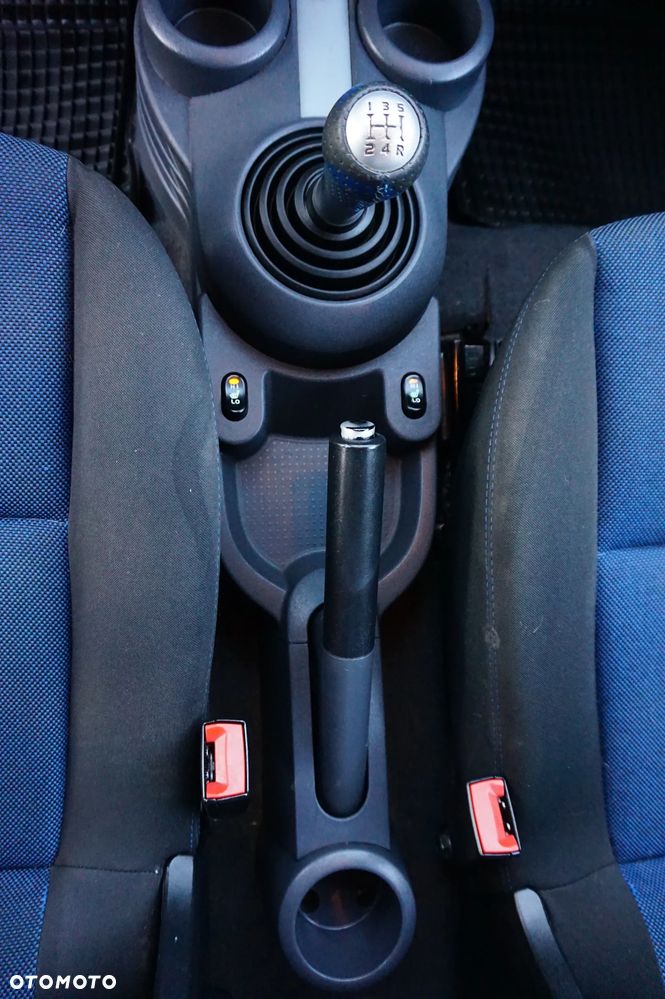 Mitsubishi Colt - 32