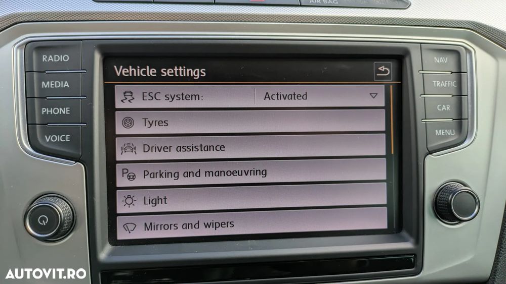 Volkswagen Passat Variant 2.0 TDI DSG Comfortline - 32