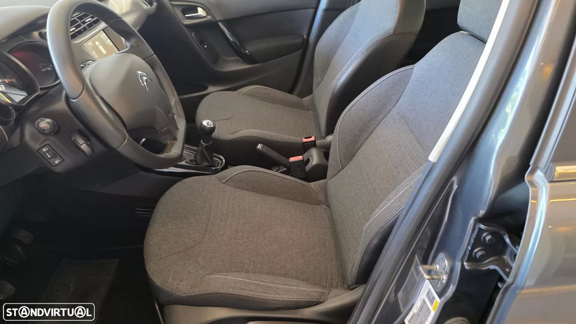 Citroën C3 1.6 BlueHDi Exclusive - 30