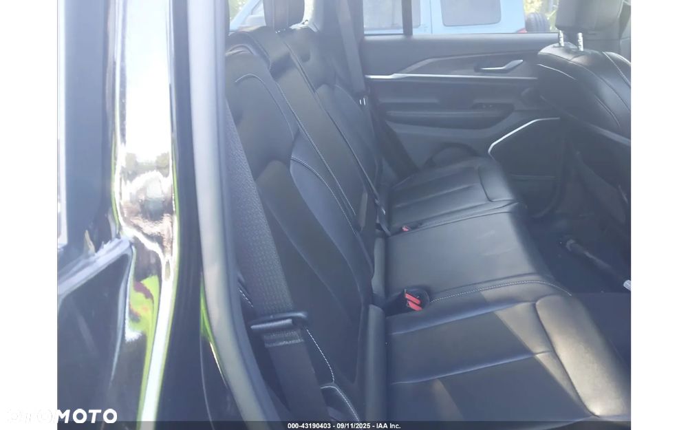 Jeep Grand Cherokee - 14