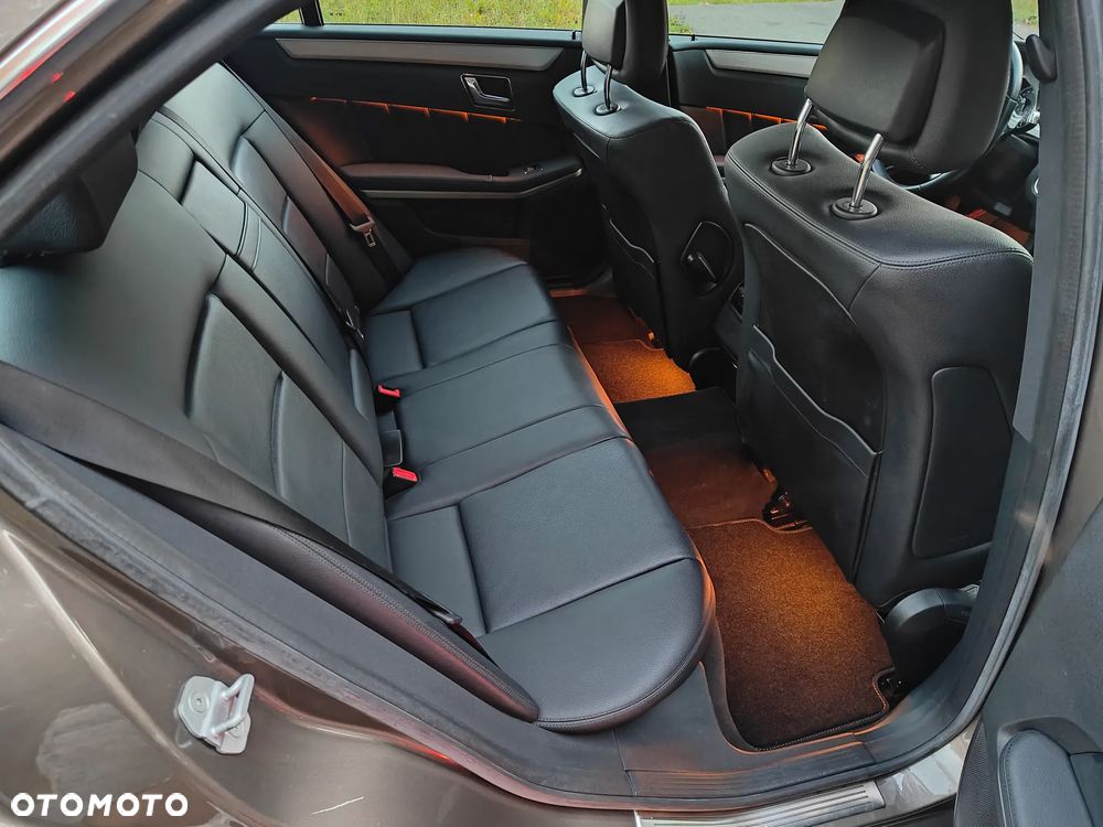 Mercedes-Benz Klasa E 250 CGI BlueEFFICIENCY Automatik - 26