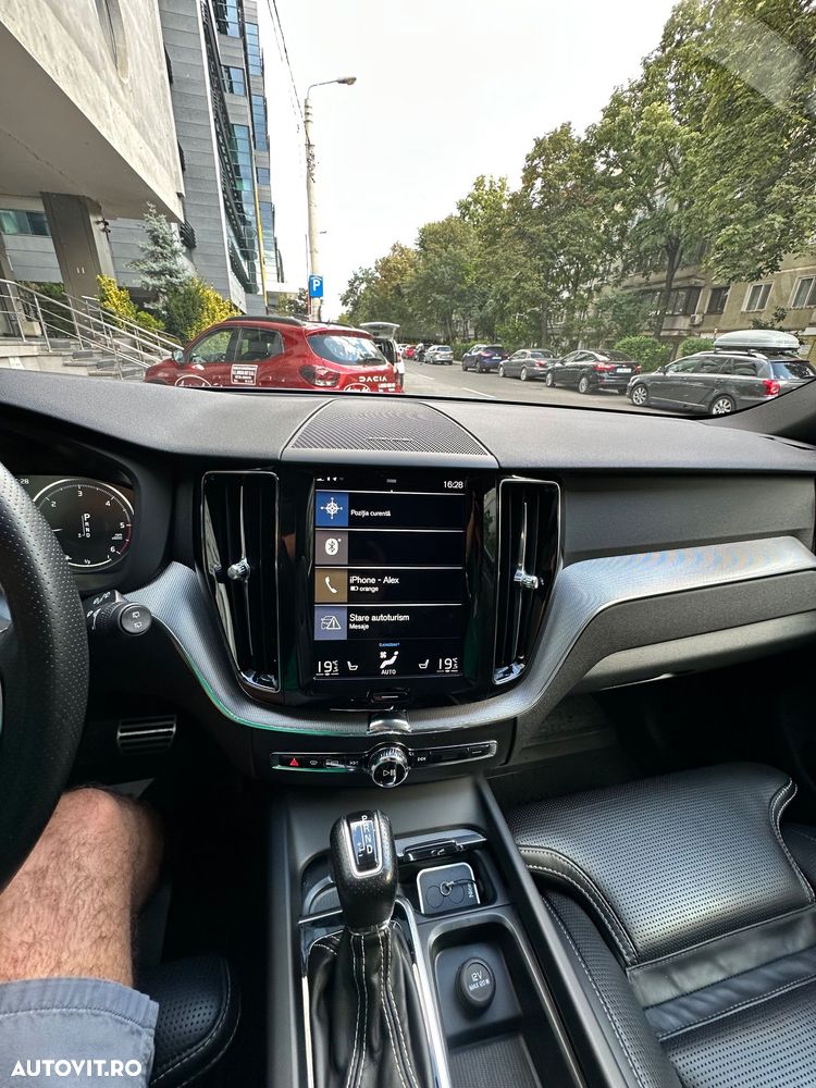 Volvo XC 60 D5 AWD R-Design - 3
