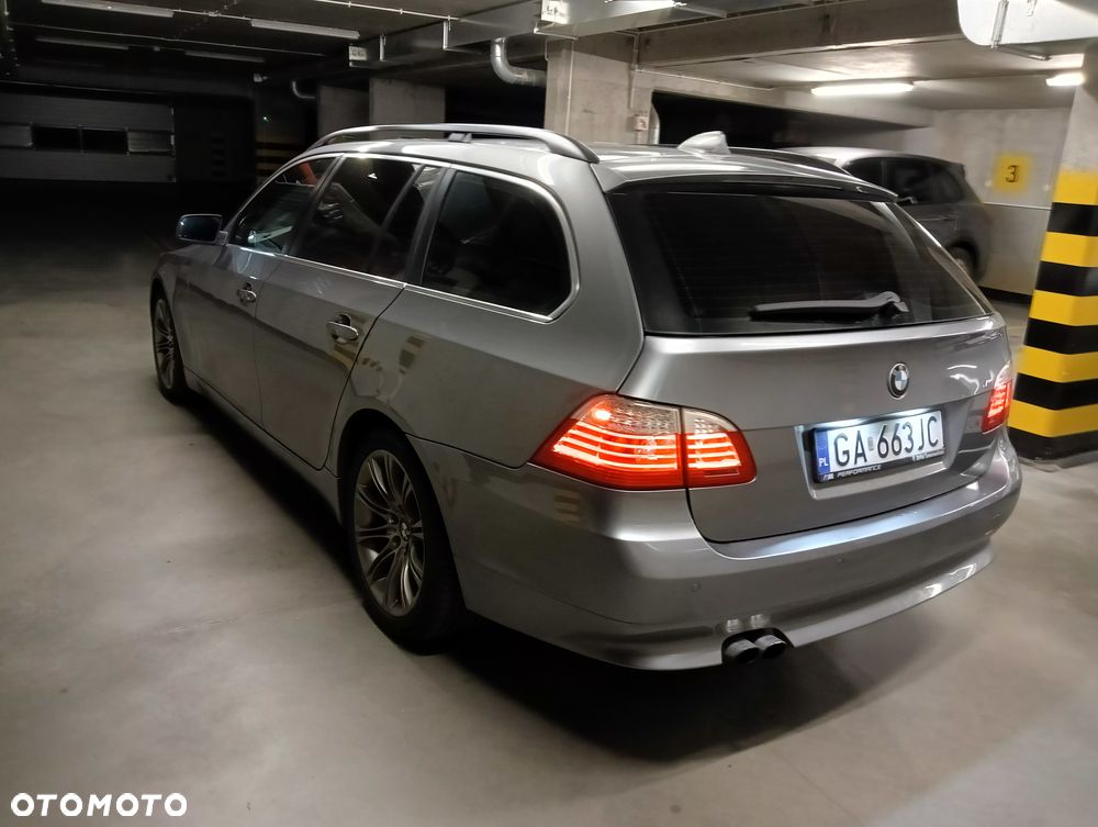 BMW Seria 5 525d Touring - 13