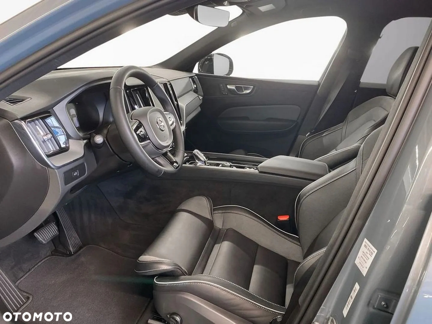 Volvo XC 60 B4 B Plus Dark - 32