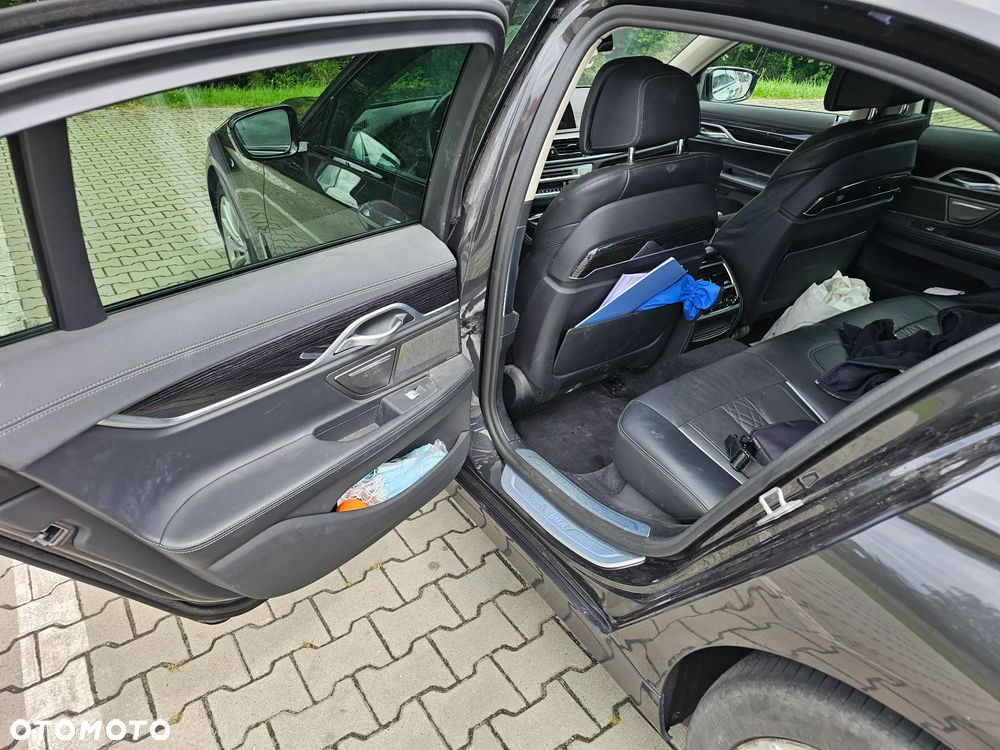 BMW Seria 7 740d xDrive mHEV - 19