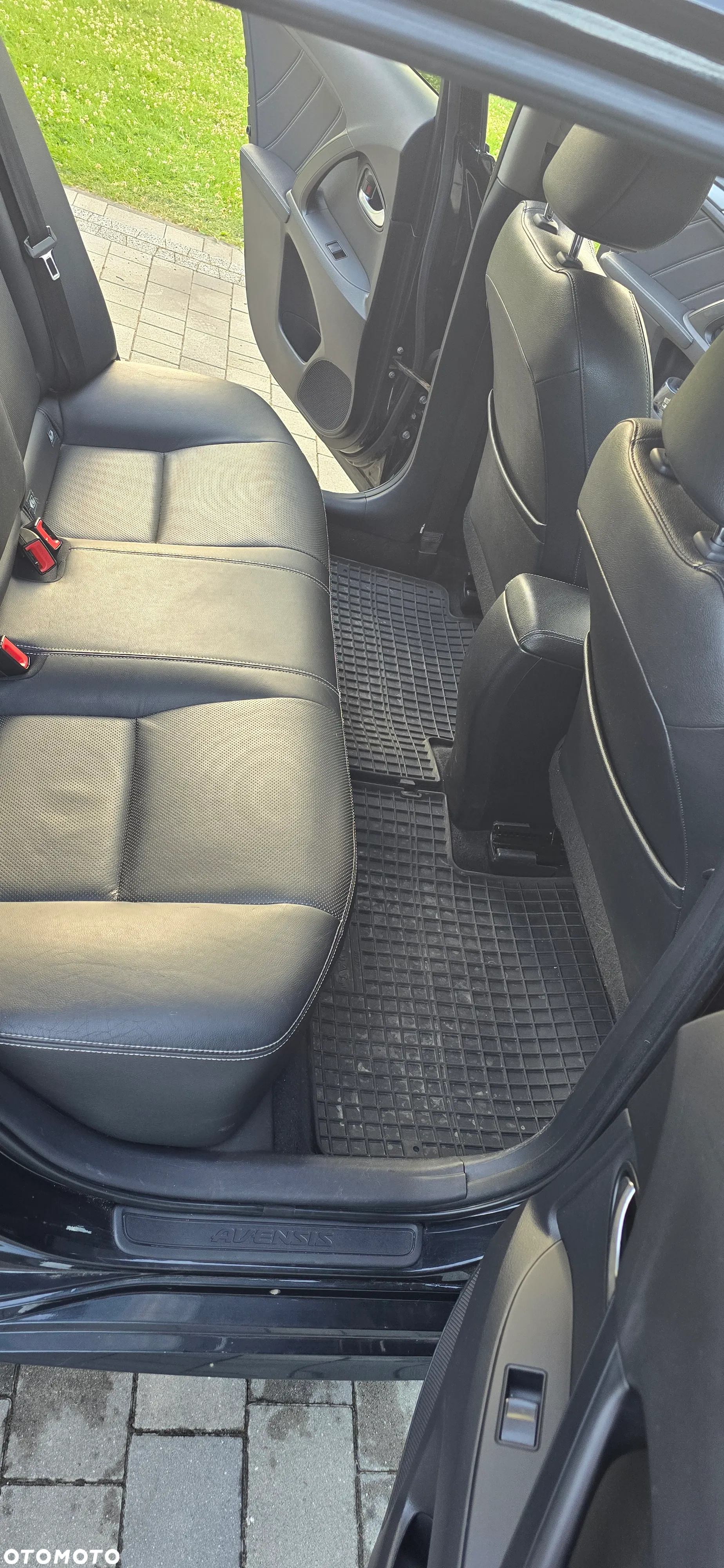 Toyota Avensis 1.8 Premium MS - 14