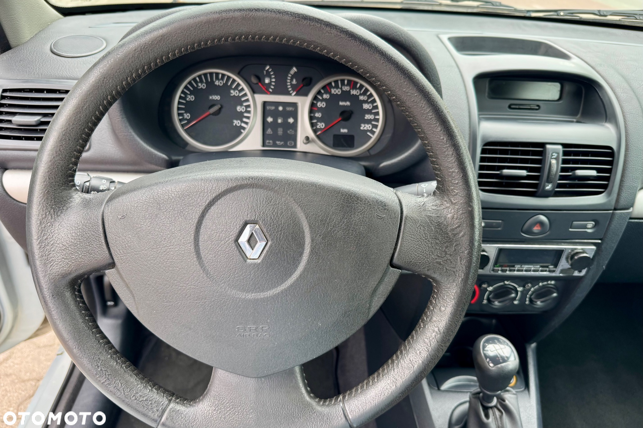 Renault Clio 1.4 16V Privilege - 17