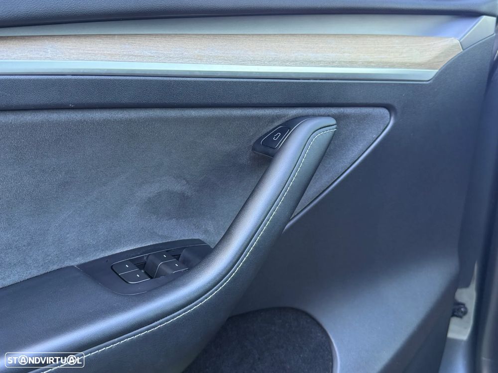 Tesla Model Y Long Range Tração Integral - 23