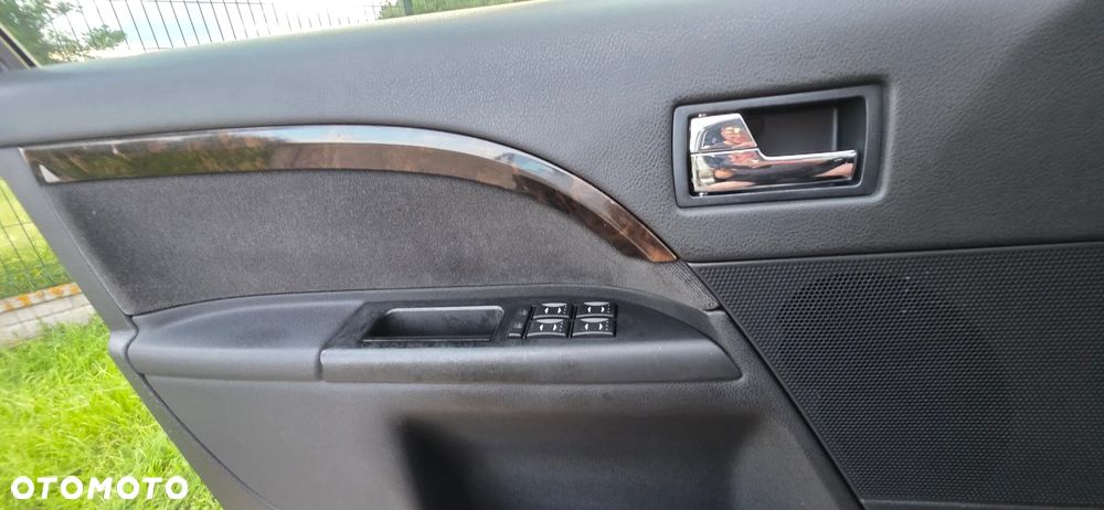 Ford Mondeo 2.0 Ghia Executive - 24