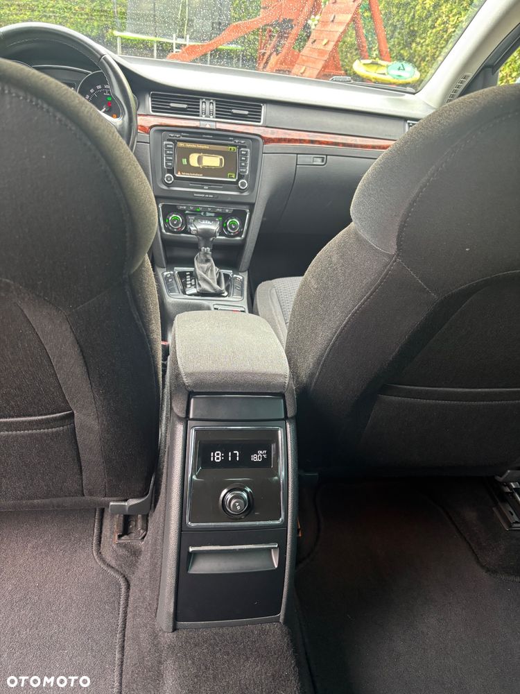 Skoda Superb 2.0 TDI Elegance DSG - 32