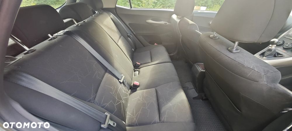 Toyota Auris 1.4 D-4D Terra - 4