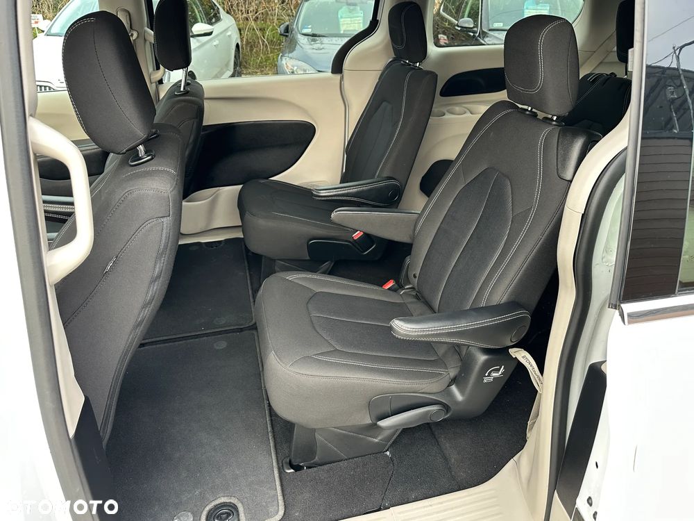 Chrysler Pacifica - 20