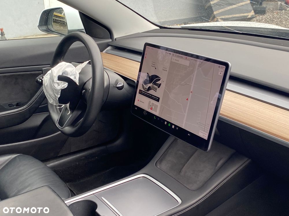 Tesla Model 3 - 14