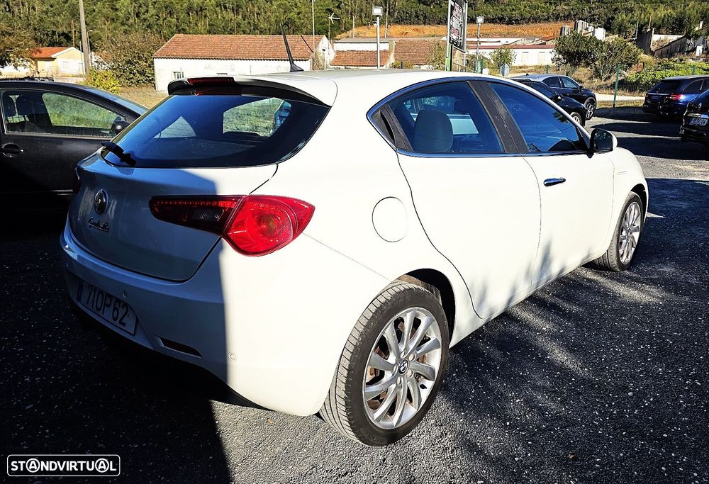 Alfa Romeo Giulietta 1.6 JTDm Distinctive - 6