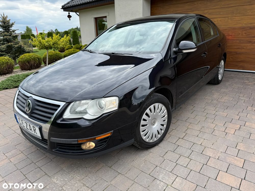 Volkswagen Passat - 1