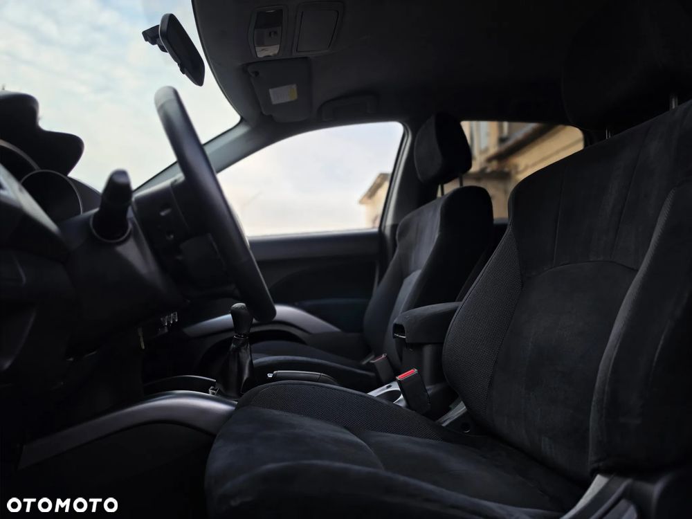 Mitsubishi Outlander - 16