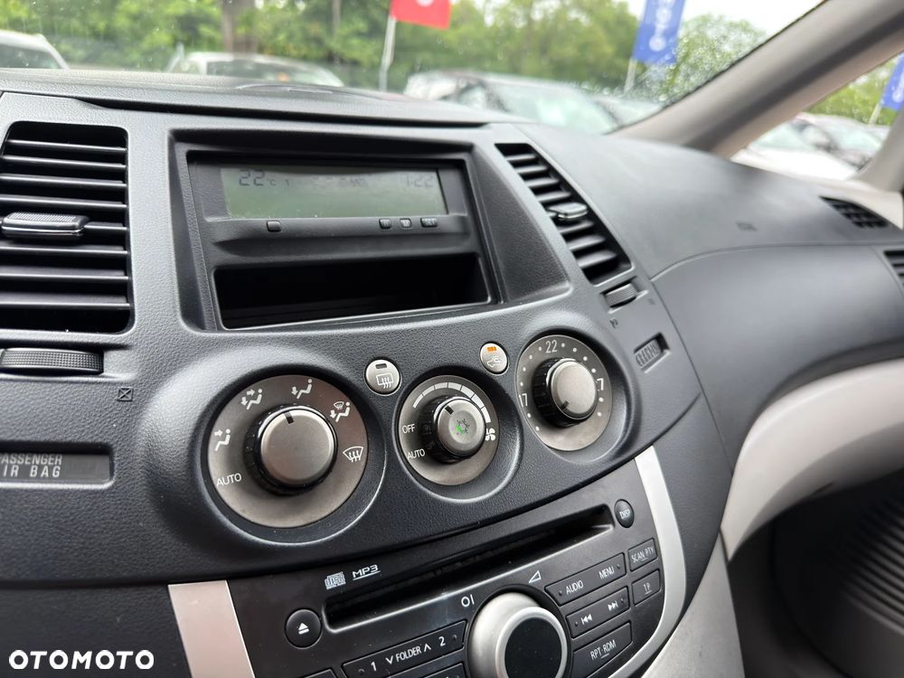 Mitsubishi Grandis 2.4 Motion - 17
