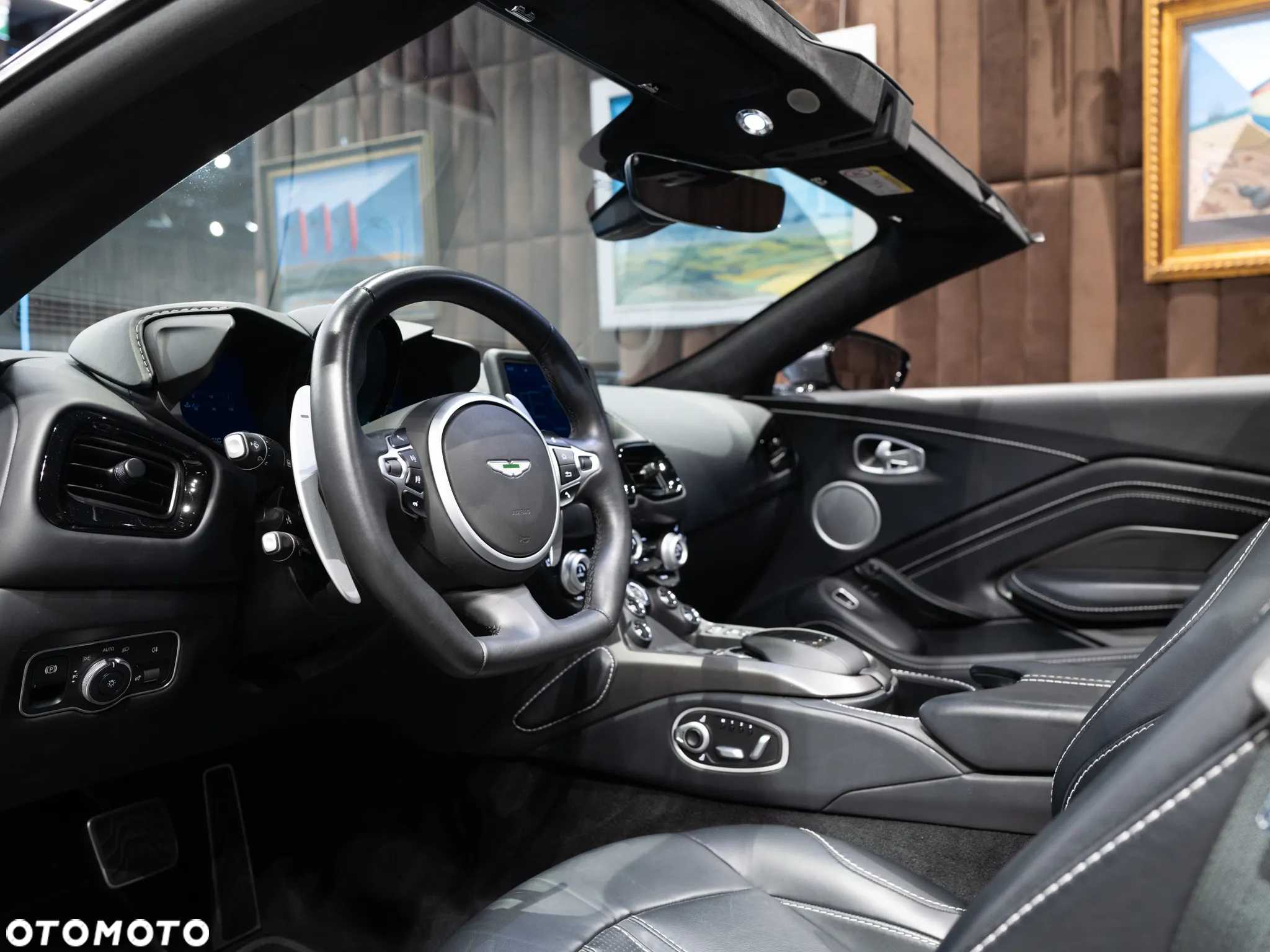 Aston Martin Vantage - 8