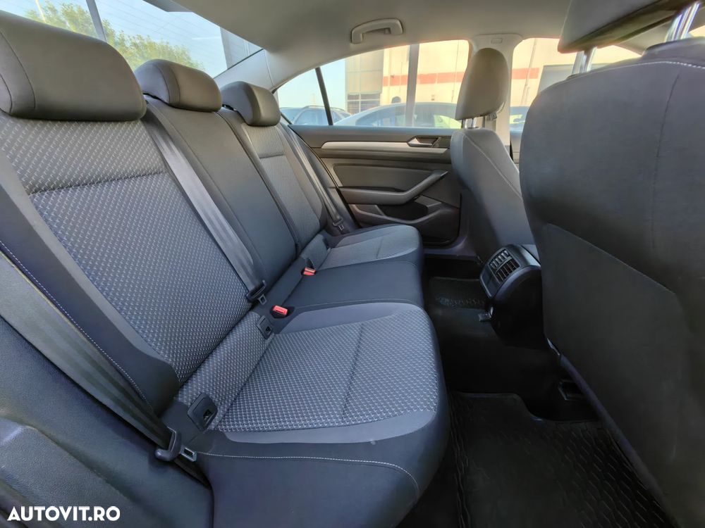 Volkswagen Passat 2.0 TDI DSG Trendline - 8