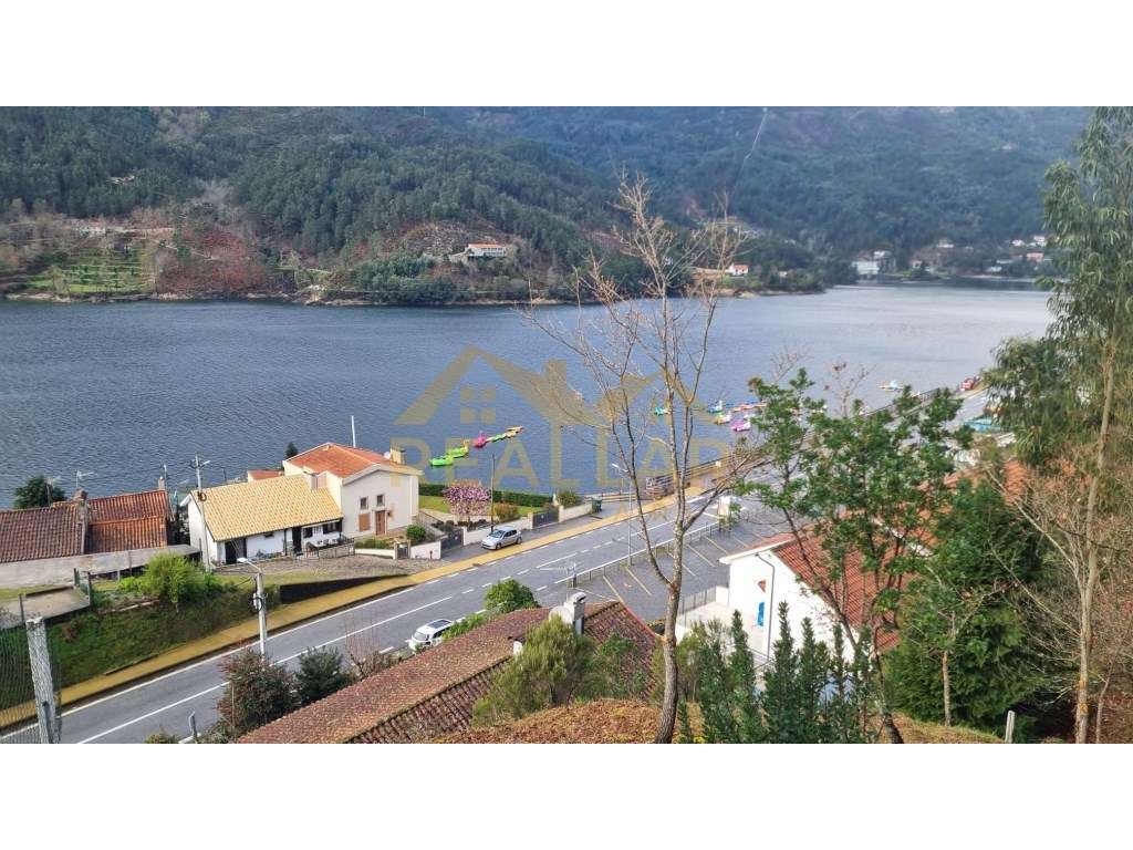 Terreno junto ao rio Caldo/ Gerês - Grande imagem: 3/10