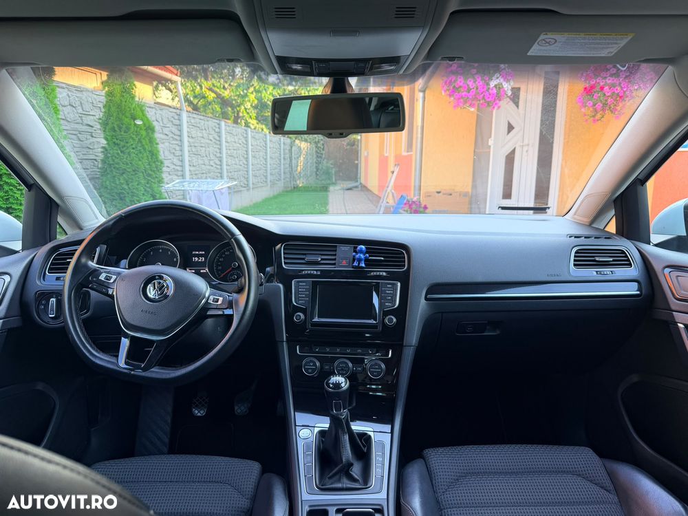 Volkswagen Golf - 6
