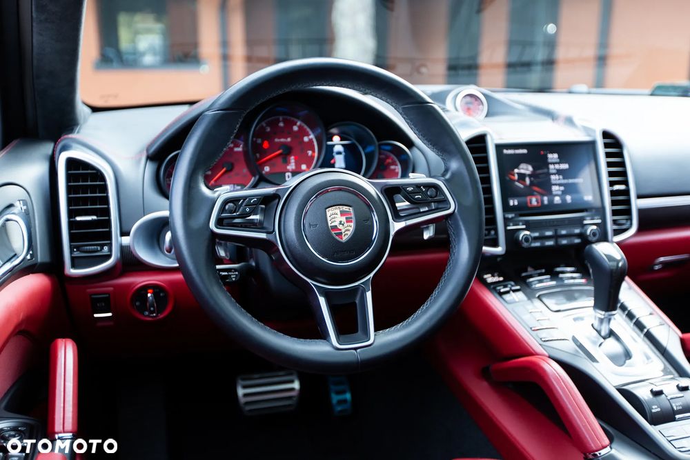Porsche Cayenne Turbo S - 23