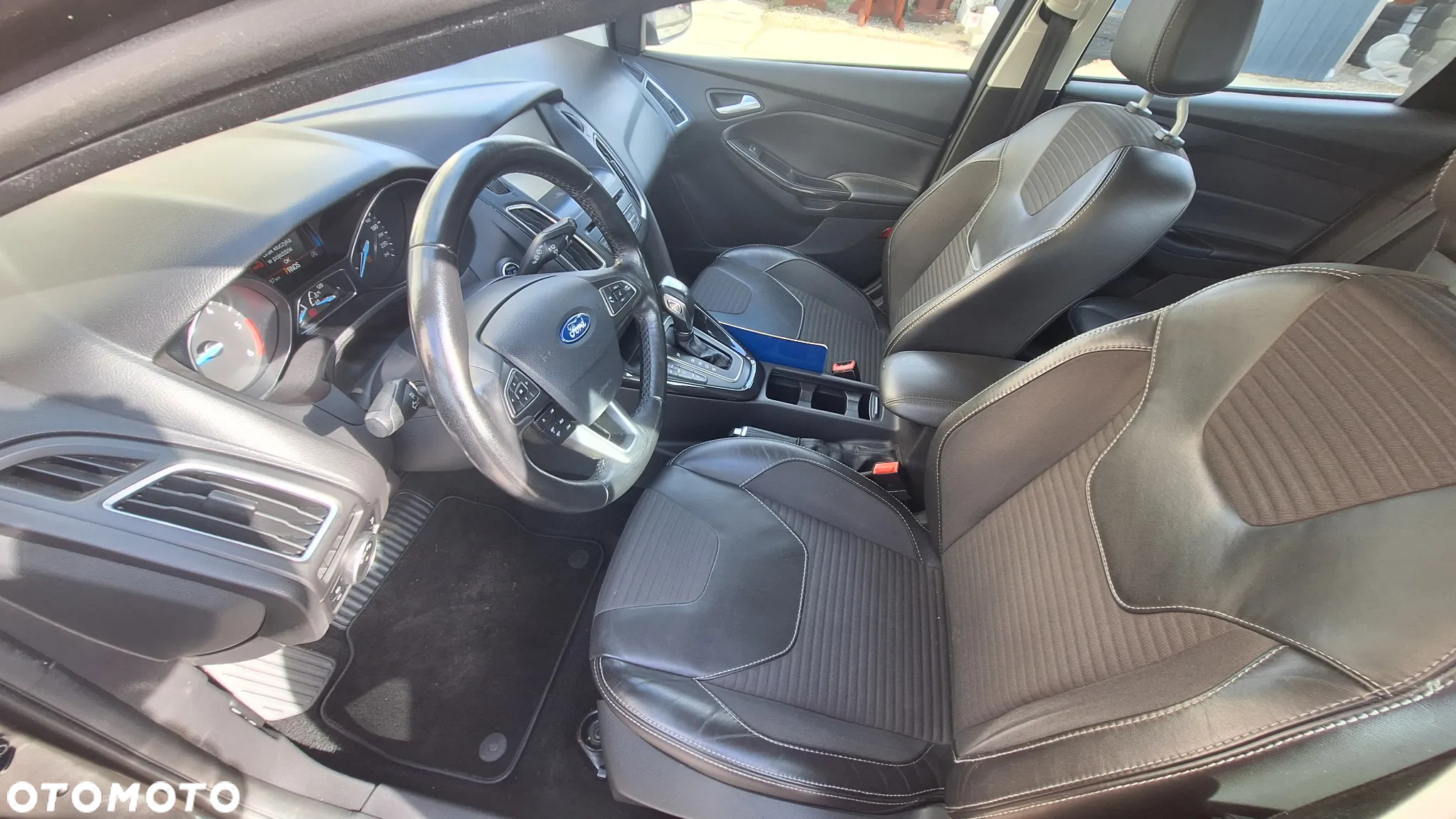 Ford Focus 2.0 EcoBlue Start-Stopp-System TITANIUM - 10