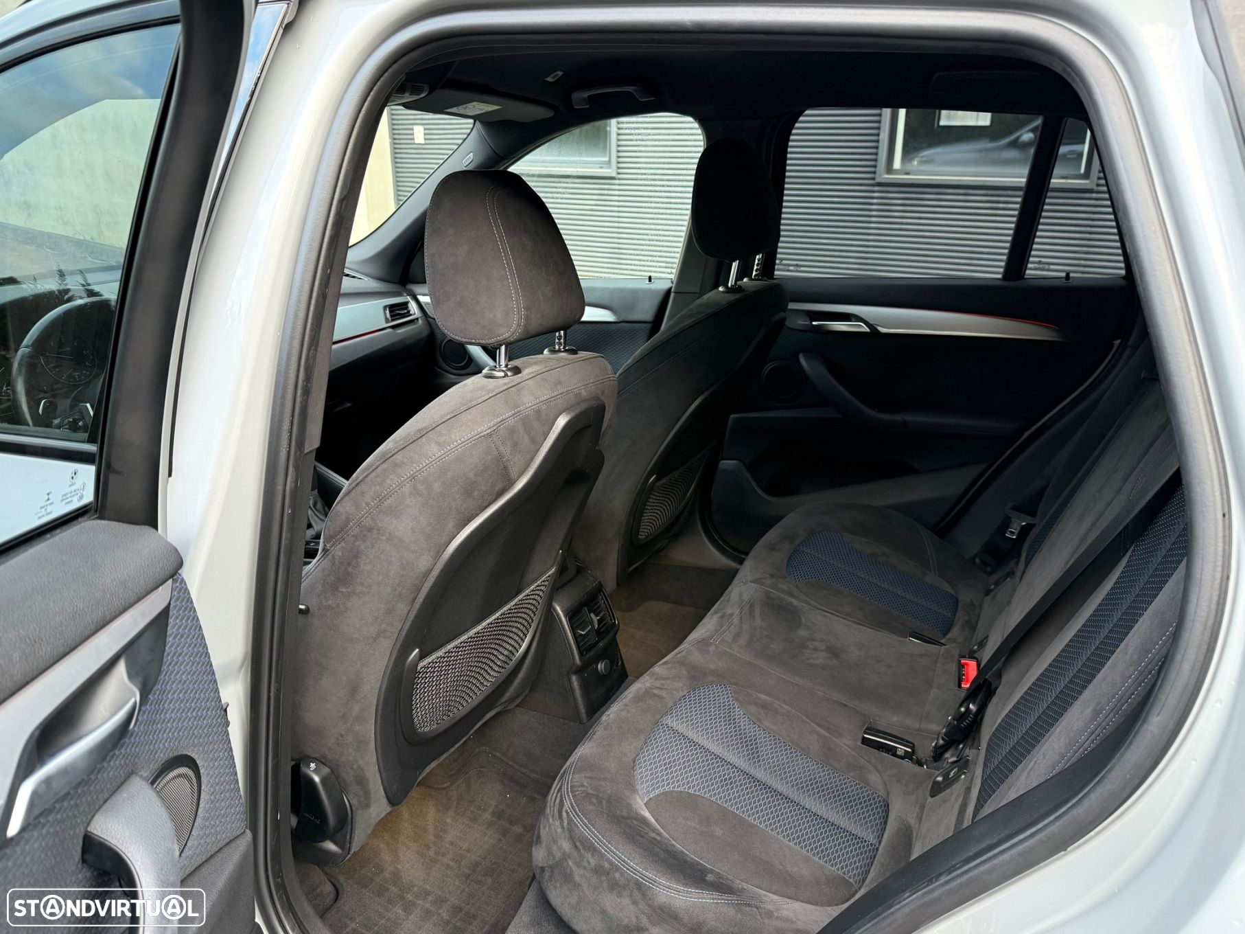 BMW X1 18 d sDrive Auto Pack M - 24