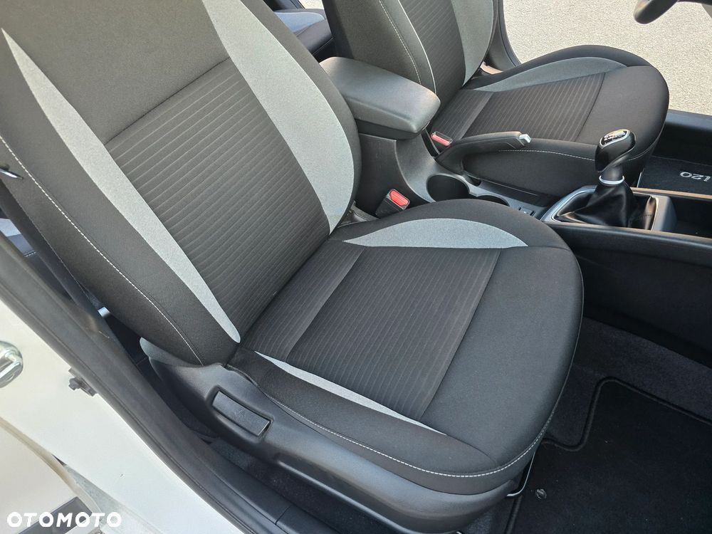 Hyundai i20 - 13